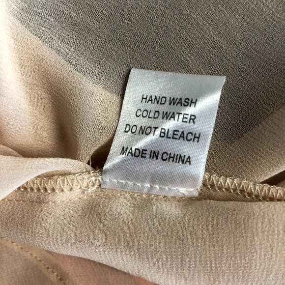 🎉Rehab Peach & Cream Butterfly Sleeve Top🎉 - Picture 6 of 6